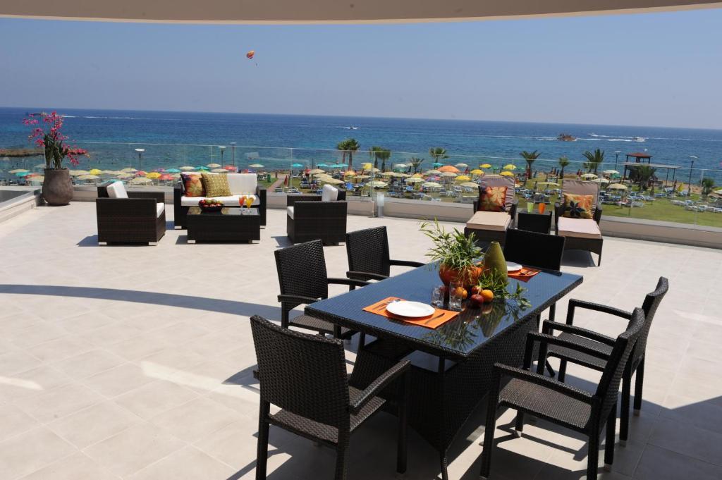 Polyxenia Isaak Luxury Villas And Apartments Protaras Room photo