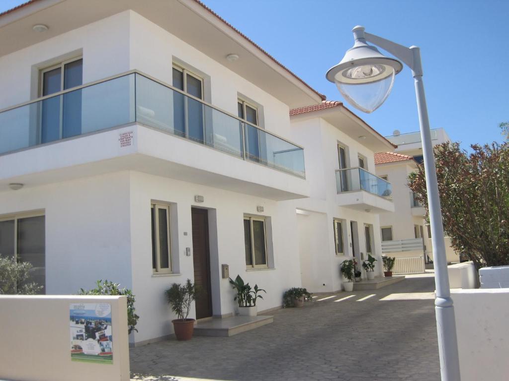 Polyxenia Isaak Luxury Villas And Apartments Protaras Room photo